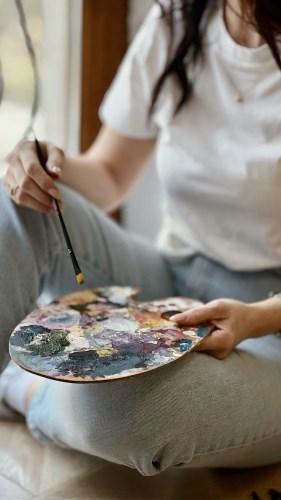 کیف مداد رنگی حرفه‌ای چیست و چرا هر هنرمندی به آن نیاز دارد؟